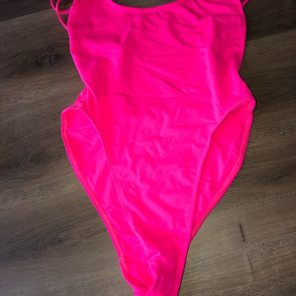 Princess Polly one piece swimsuit - Picture 1 of 3